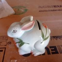 salvadanaio coniglio in ceramica decorata 