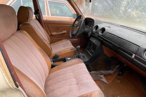 2 MERCEDES Serie 200-280(W123) - 1979