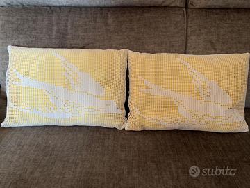 Cuscini ricamati a uncinetto