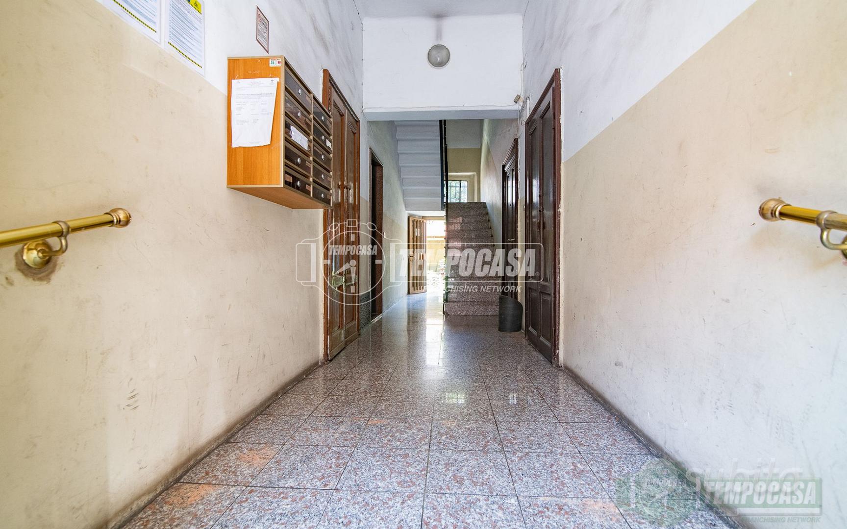 -TRE LOCALI CON TAVERNA ED AREA ESTERNA- - Vista 2