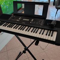 Tastiera Yamaha PSR-E363 + Cavalletto Incluso