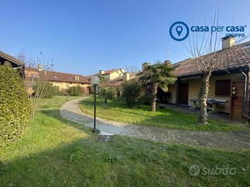 Villetta a schiera con posto barca e piscina