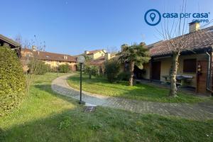 Villetta a schiera con posto barca e piscina