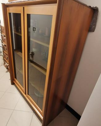 Vetrina in legno massello classica