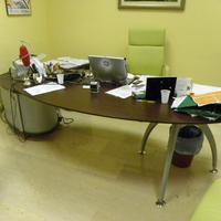 scrivania ovale angolare con allungo ovale basso