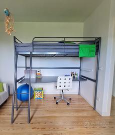 Letto Ikea a soppalco con scrivania sottostante