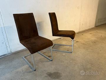 Sedie a sbalzo in simil pelle scamosciata