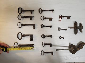 Lotto chiavi e pomelli antichi