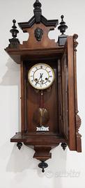 Antico orologio a pendolo