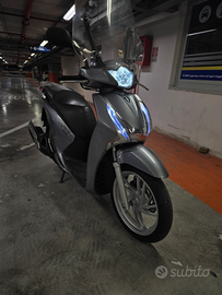 Sh 150 ABS 2013 con targa estera