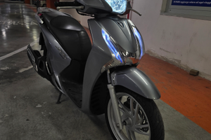 Sh 150 ABS 2013 con targa estera