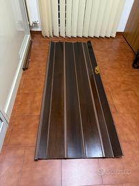 Porta pieghevole a libro in legno scuro completa