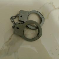 manette della polizia giocattolo 