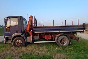 Camion Iveco 120 con gru Palfinger