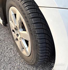 Pneumatici all season 185/60 R15 + cerchi in lega