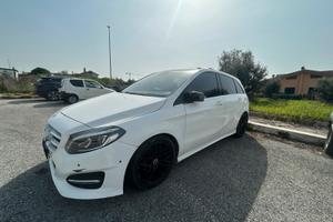 MERCEDES CLASSE B 180D ALLESTIMENTO AMG