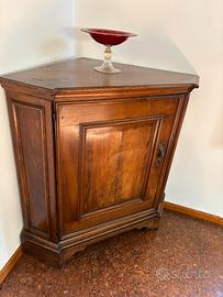 Mobili di antiquariato Cantonali