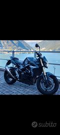 Suzuki GSR 750 