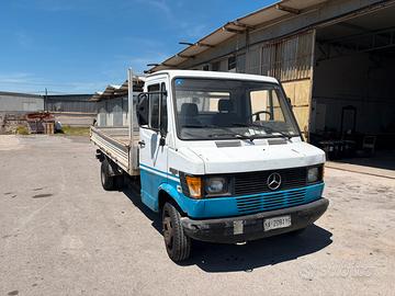 Furgone camion Mercedes 408d