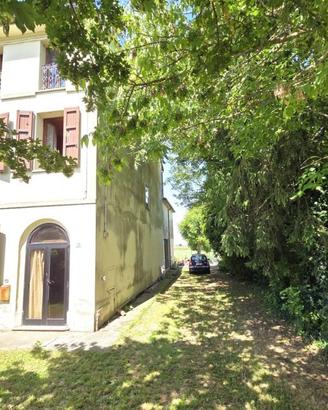 Villa di 199 m² con più di 5 locali e box auto a C