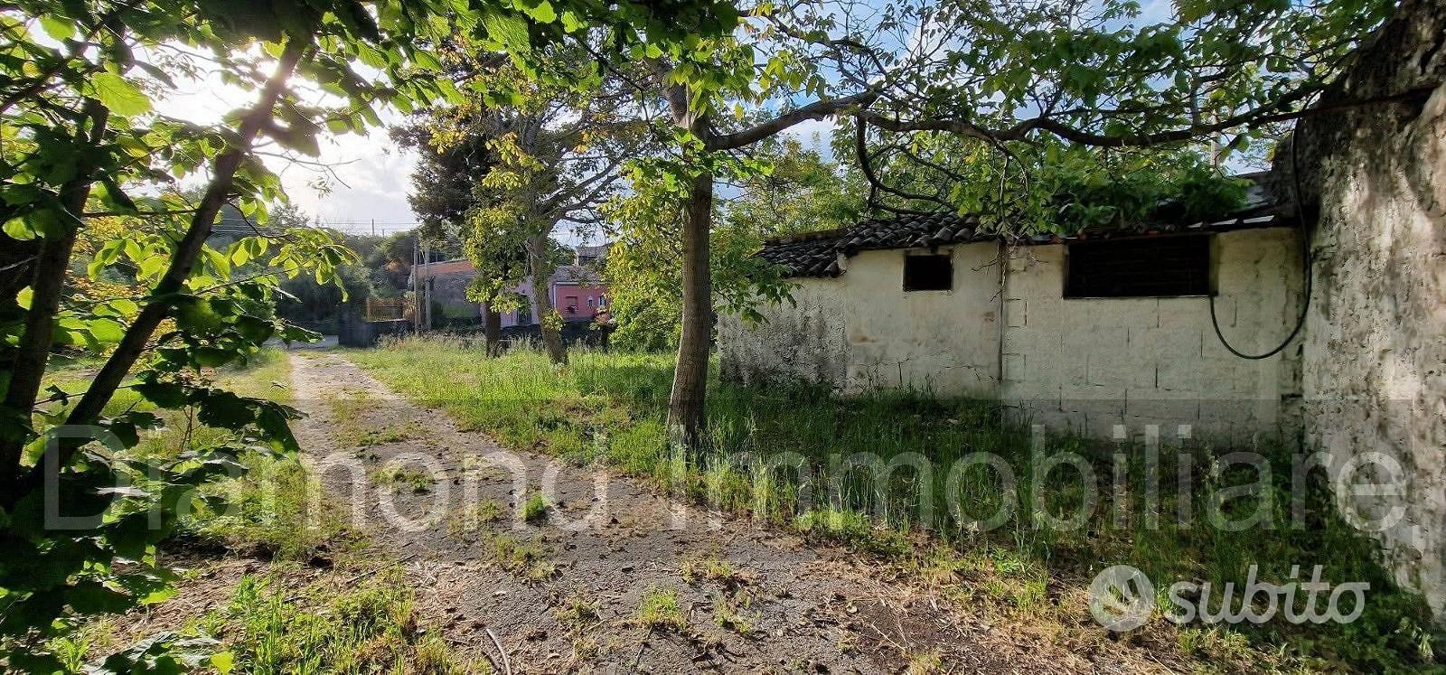 Fabbricato con terreno a Piedimonte Etneo - Vista 2