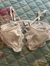 Reggiseno in pizzo con aperura frontale