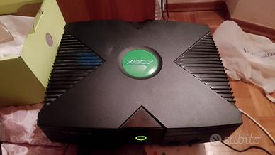 Xbox promo modello con gioco 