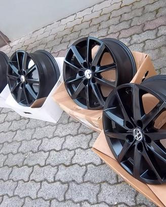 4 Cerchi lega 7,5x16-Golf-5-6-7-Et45-5x112