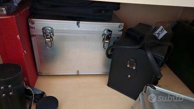 valige in alluminio per attrezzature fotografiche 