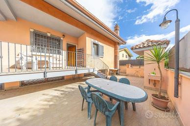 QUADRIFAMILIARE A ROMA