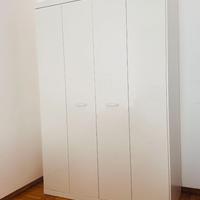 Armadio bianco in legno laccato