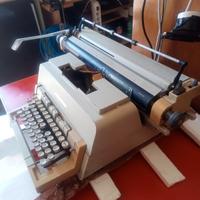macchina da scrivere olivetti
