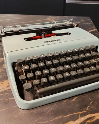 Macchina da per scrivere Olivetti lettera 22