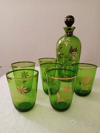 caraffa con bicchieri 