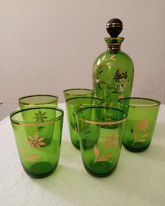caraffa con bicchieri 