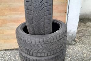 Gomme 225 40 18 