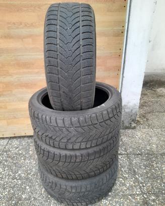 Gomme 225 40 18 