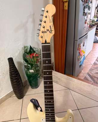 Chitarra Squaier Stratocaster