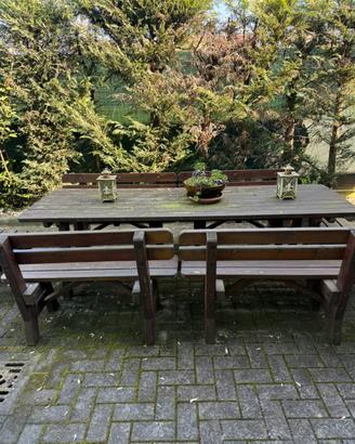 Tavolo e panche da giardino
