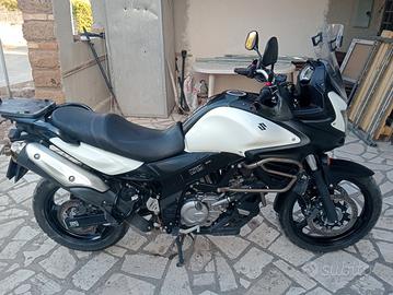 moto Suzuki v strom 650 ABS