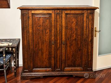 Armadio Antico basso in Legno Massello