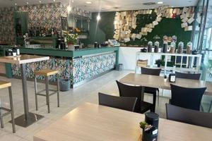 Bar & self-service
