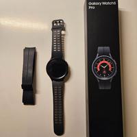 Samsung Galaxy Watch 5 Pro con accessori