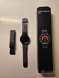 Samsung Galaxy Watch 5 Pro con accessori