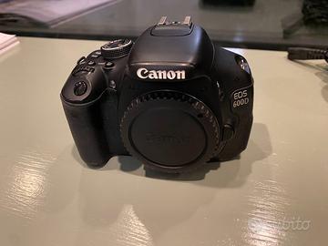 Canon EOS 600D + obiettivo Canon 18-55 + accessori