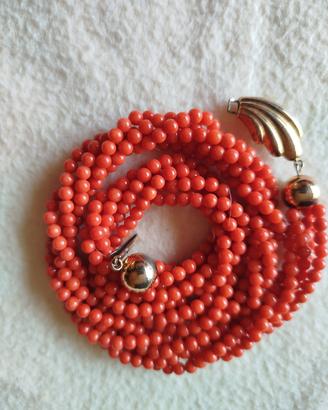 Parure di corallo rosso.