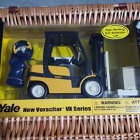Carrelli elevatore giocattolo RC e filoguidati