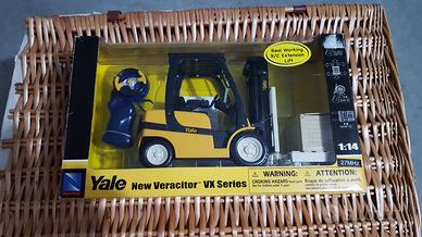 Carrelli elevatore giocattolo RC e filoguidati