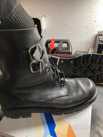 Anfibi 42 con fibbiette laterali da riparare