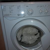 frigo,lavatrice, cucina con forno a gas.